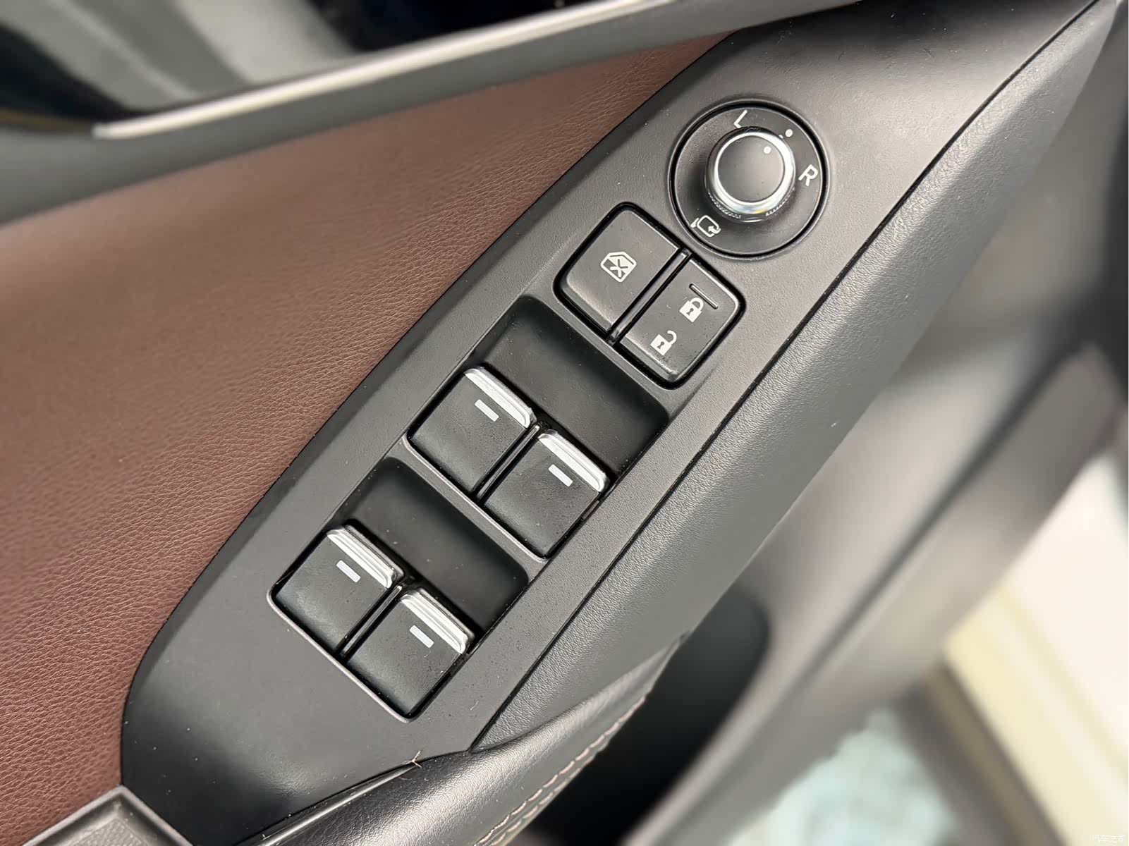 Mazda CX-4, 2023 14