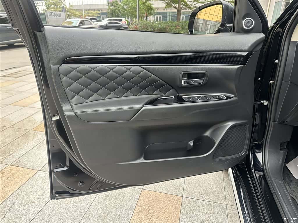 Mitsubishi Outlander, 2022 20