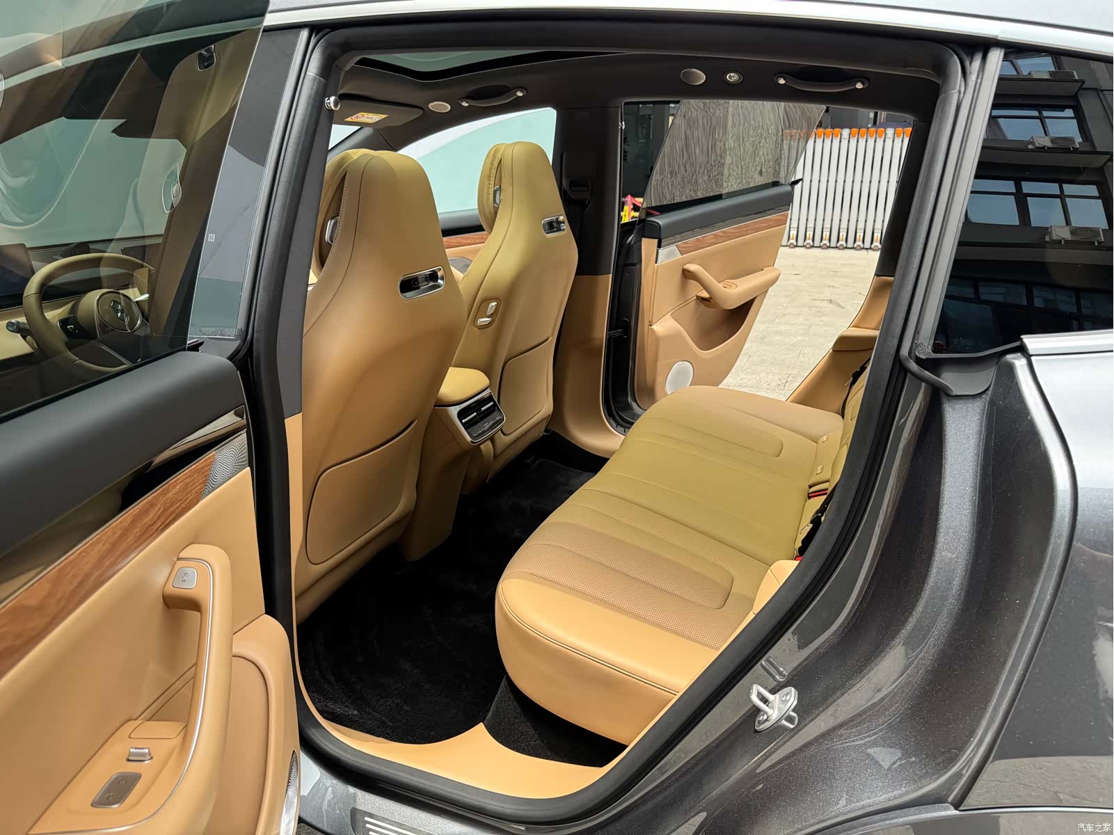 Luxeed R7, 2025 13