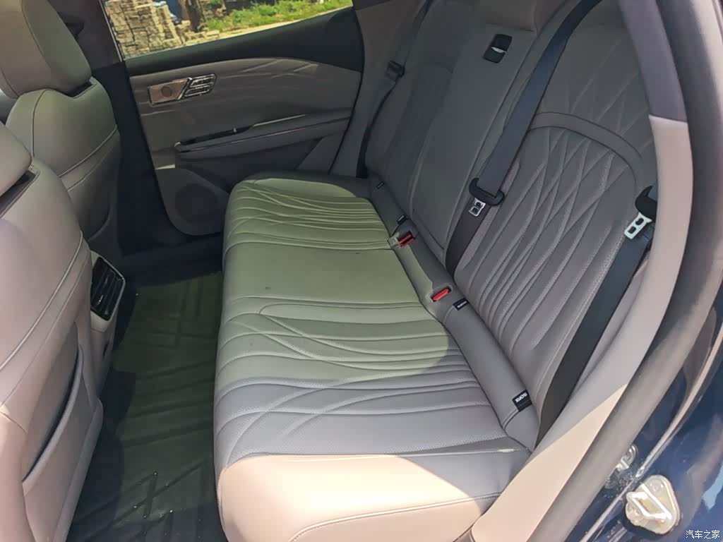 Geely 8, 2025 17