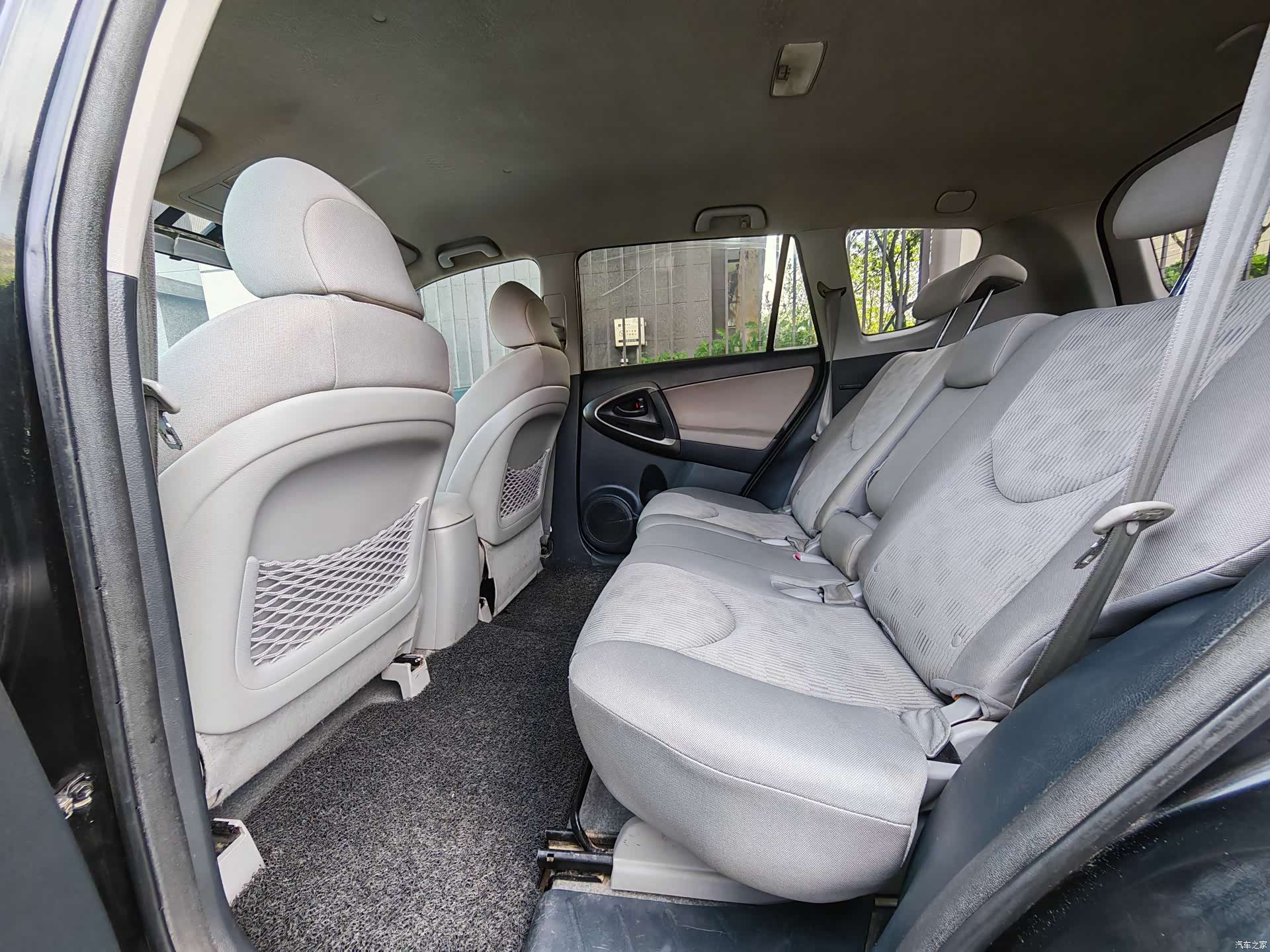 Toyota RAV4, 2011 24