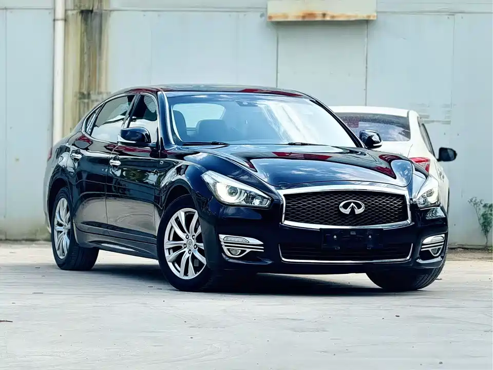 Infiniti Q70