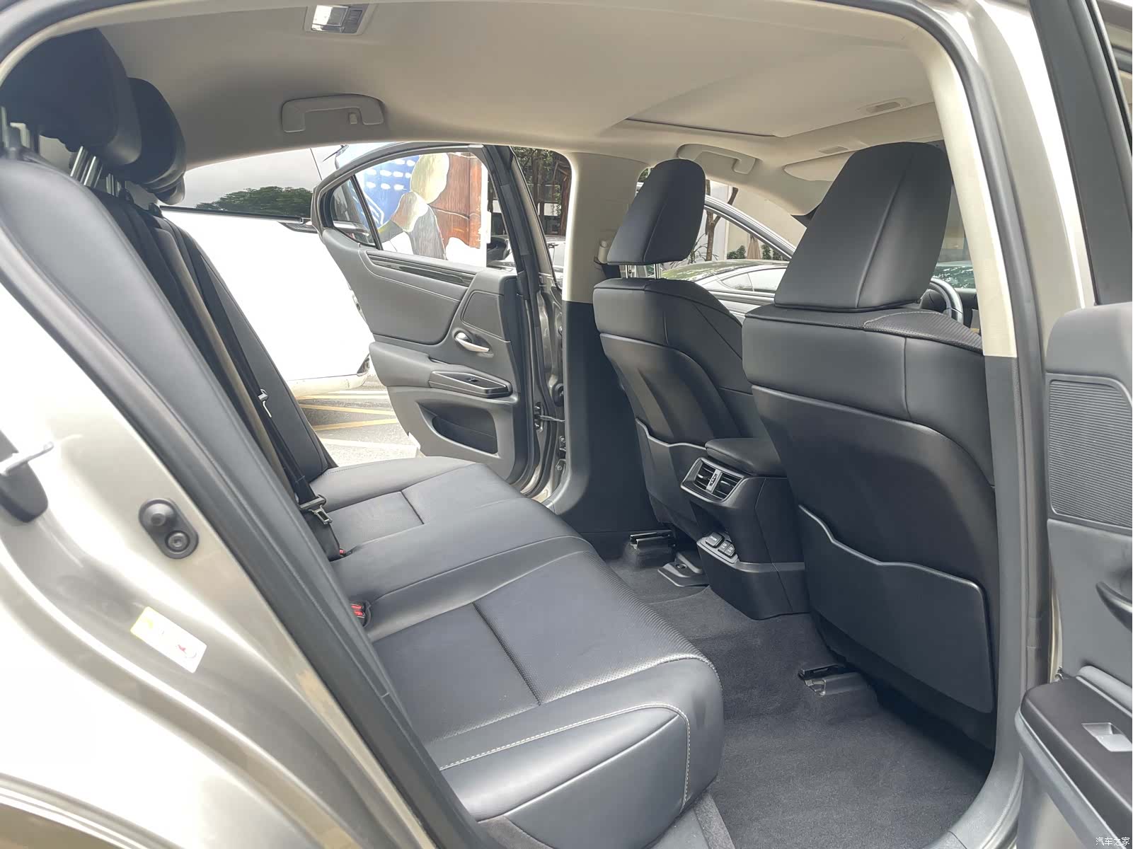Lexus ES, 2019 12