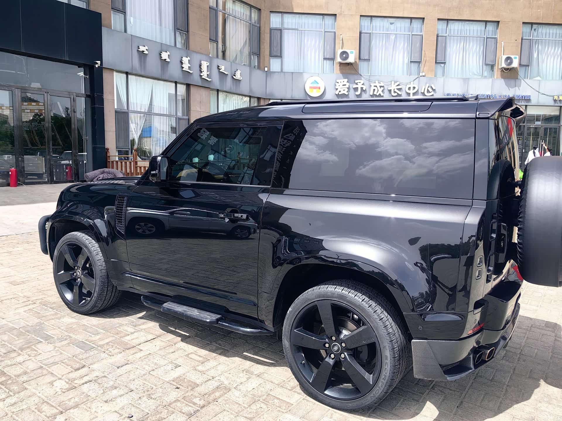 Land Rover Defender, 2023 12