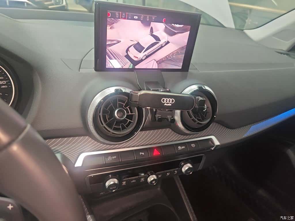 Audi Q2L, 2022 13