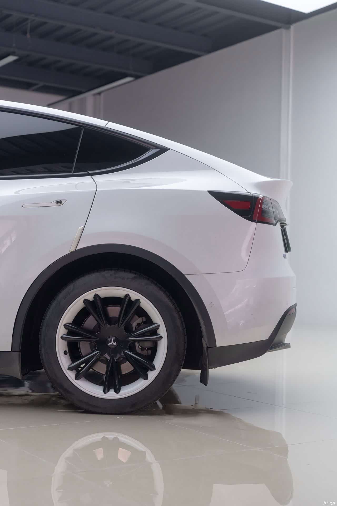 Tesla Model Y, 2023 10