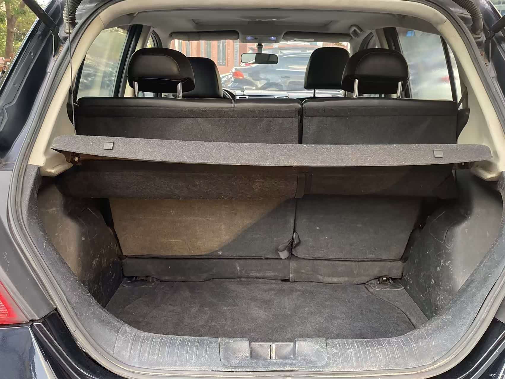 Nissan Tiida, 2010 12