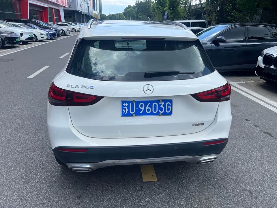 Mercedes-Benz GLA Mercedes-Benz GLA