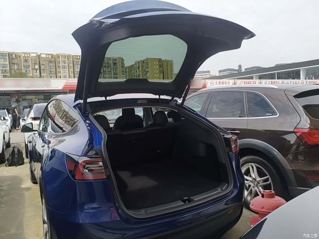 Tesla Model Y, 2022 19