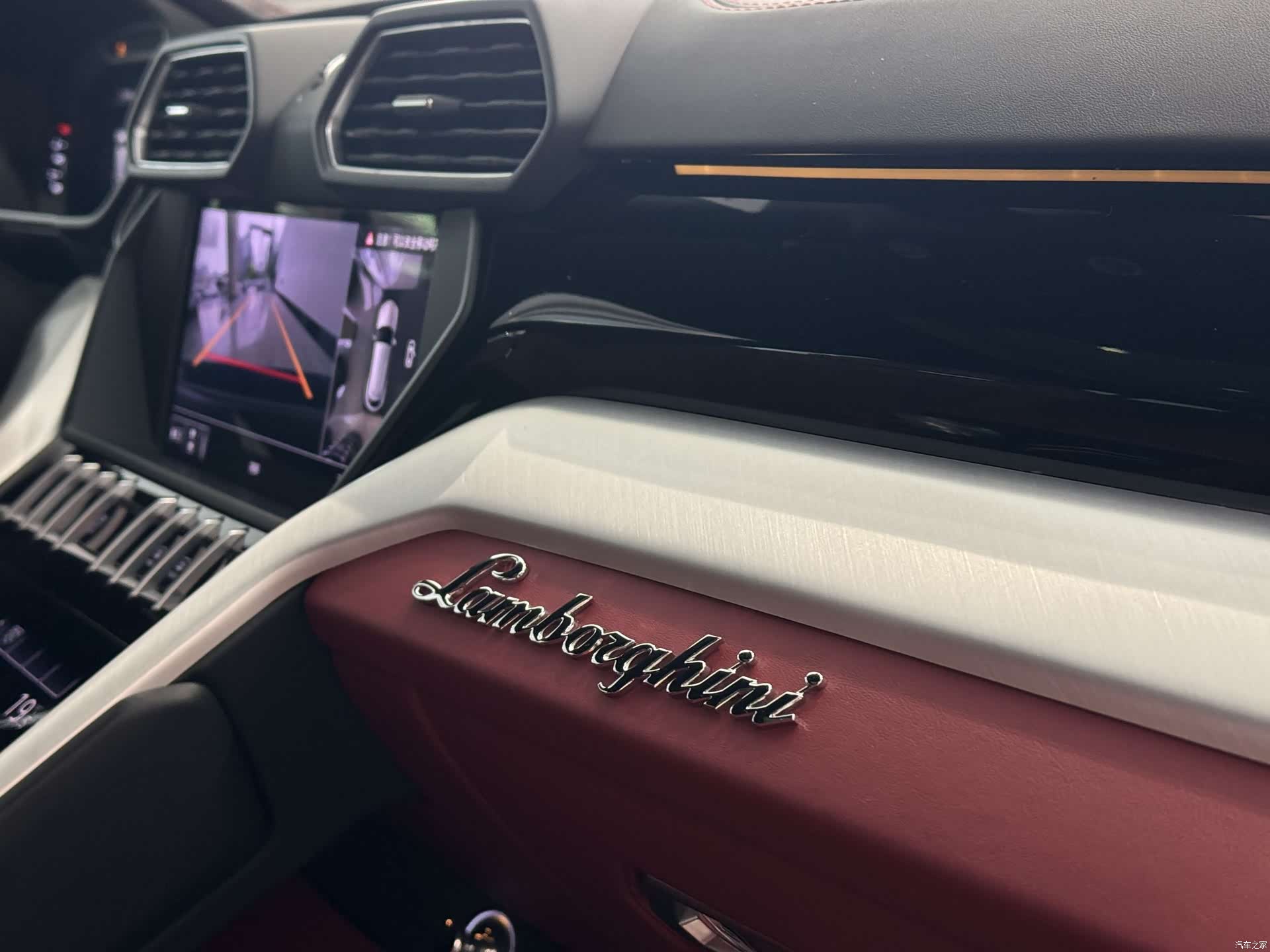 Lamborghini Urus, 2019 19