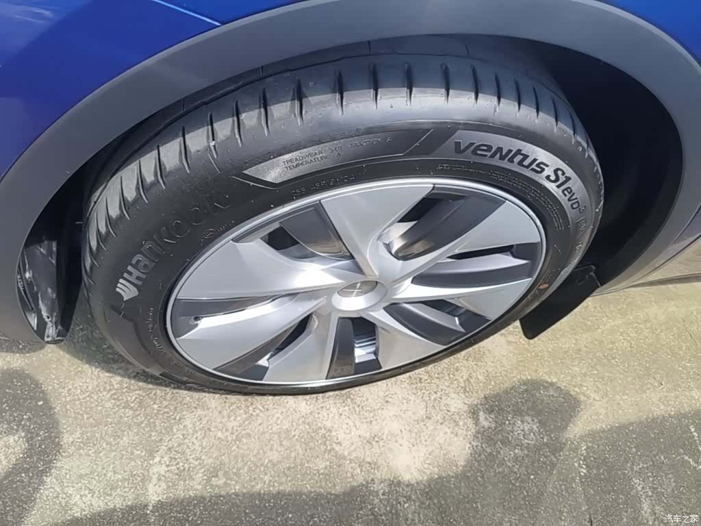 Tesla Model Y, 2022 23