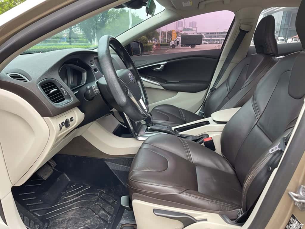 Volvo V40, 2016 14