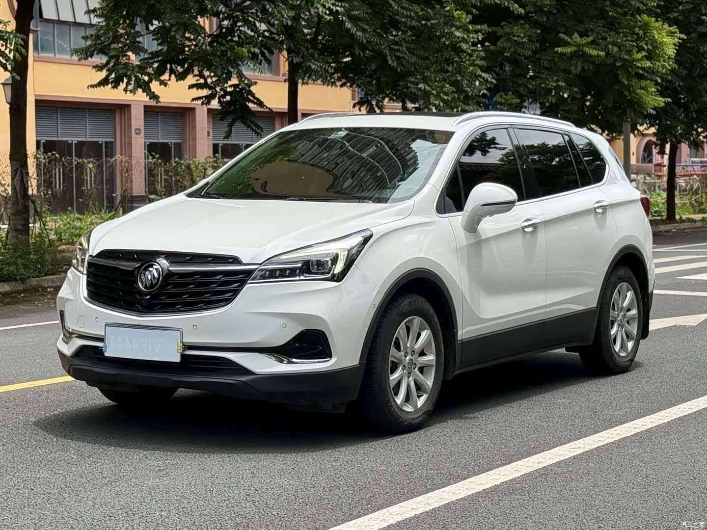 Buick Envision Plus, 2020 1