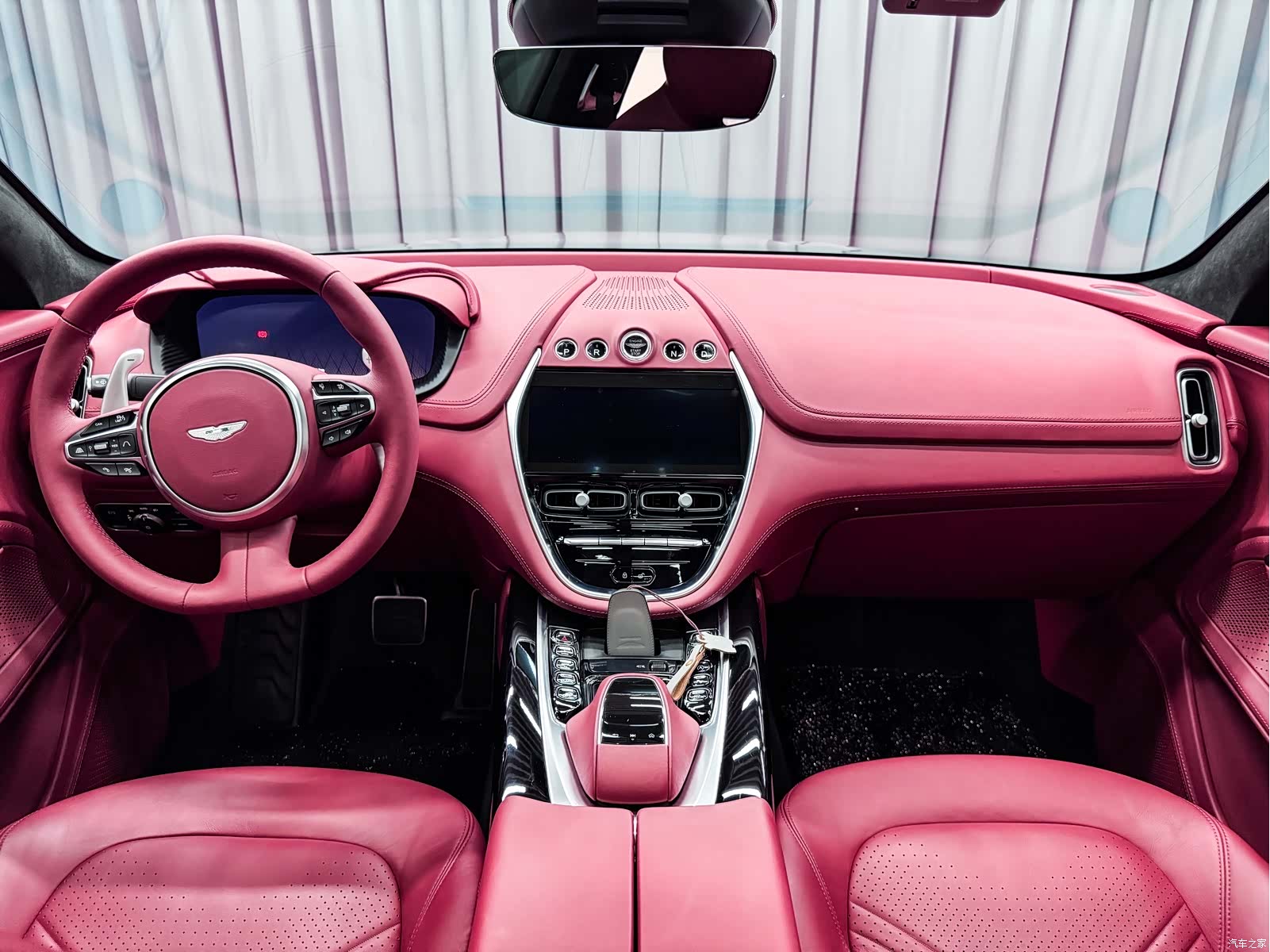 Aston Martin DBX, 2024 4