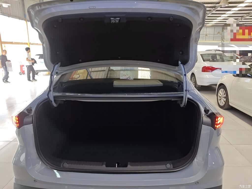 Geely Galaxy L6, 2025 19