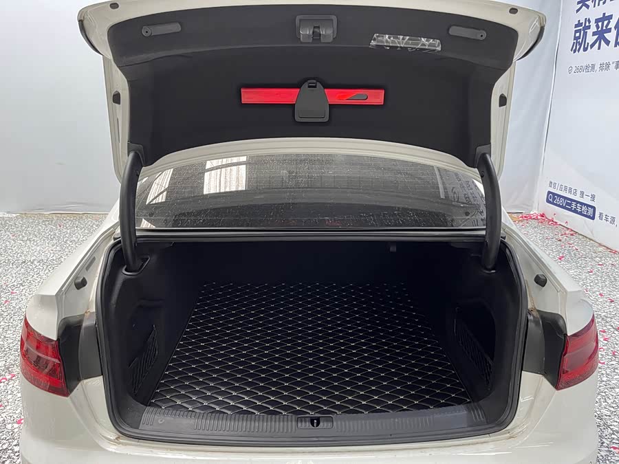Audi A4L 2019, фото 14