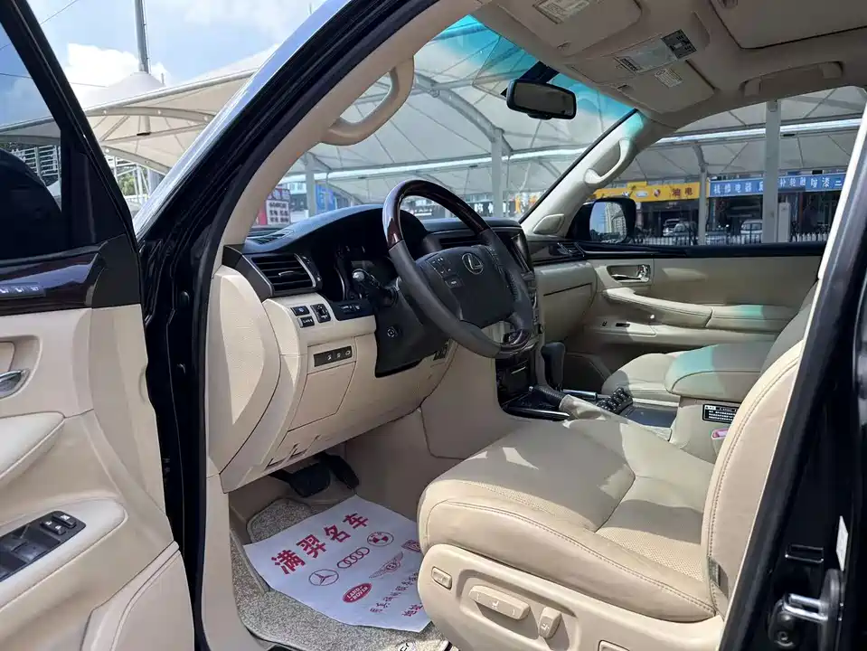 Lexus LX