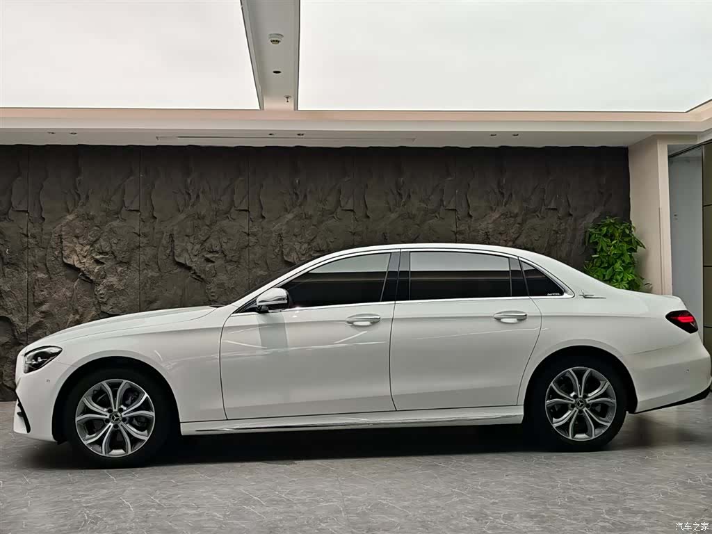 Mercedes-Benz E-Class, 2021 3
