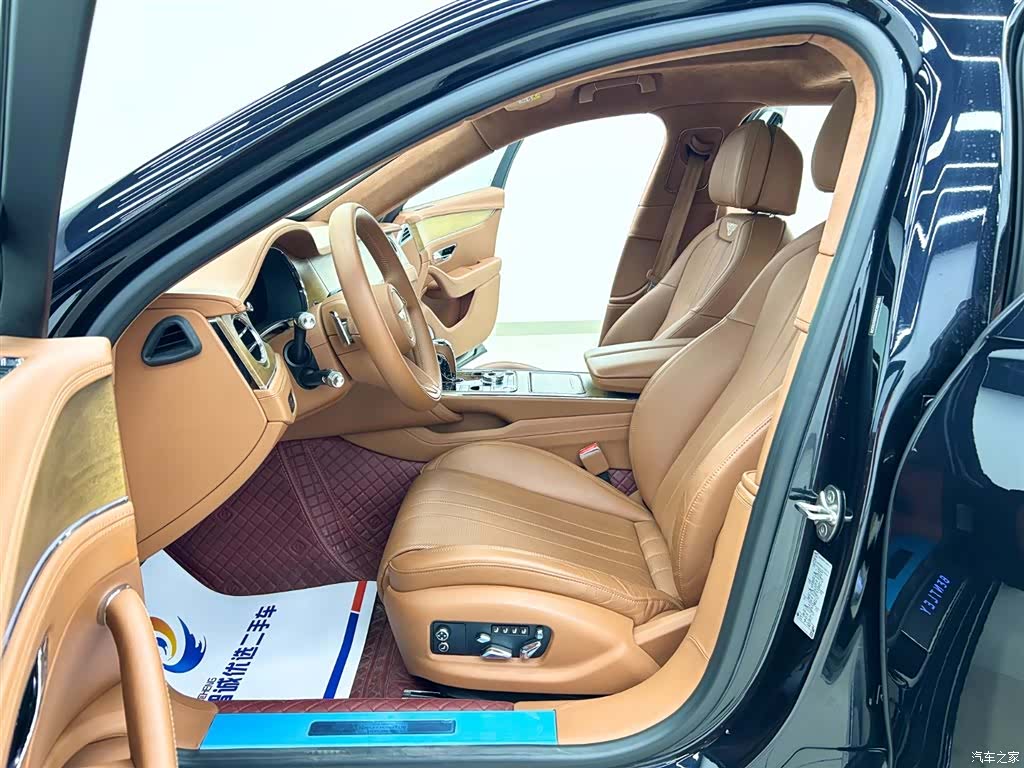 Bentley Flying Spur, 2024 4