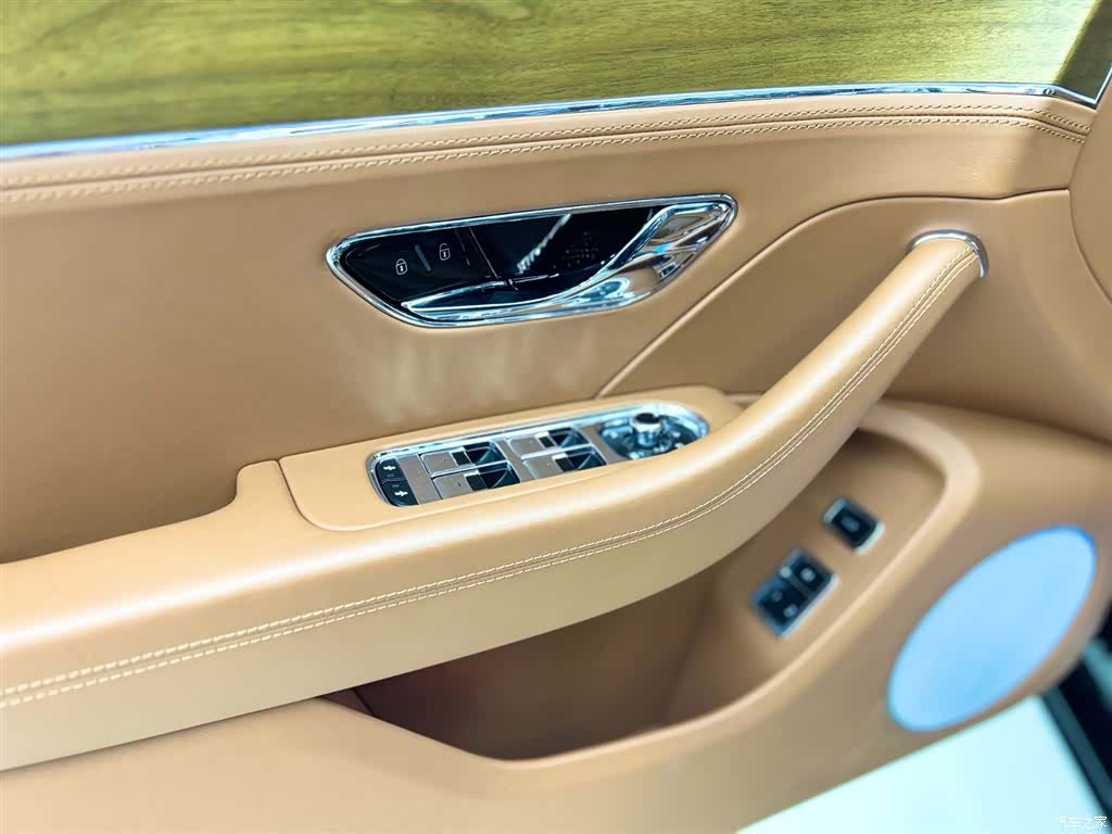 Bentley Flying Spur, 2024 9
