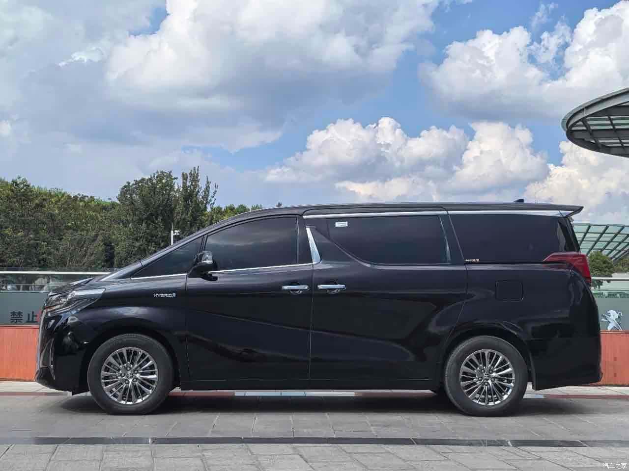 Toyota Alphard, 2022 16