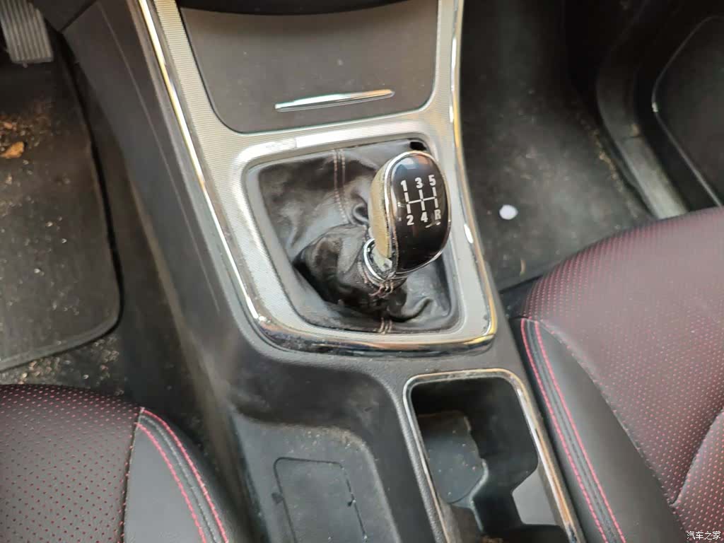 Wuling 560, 2016 6