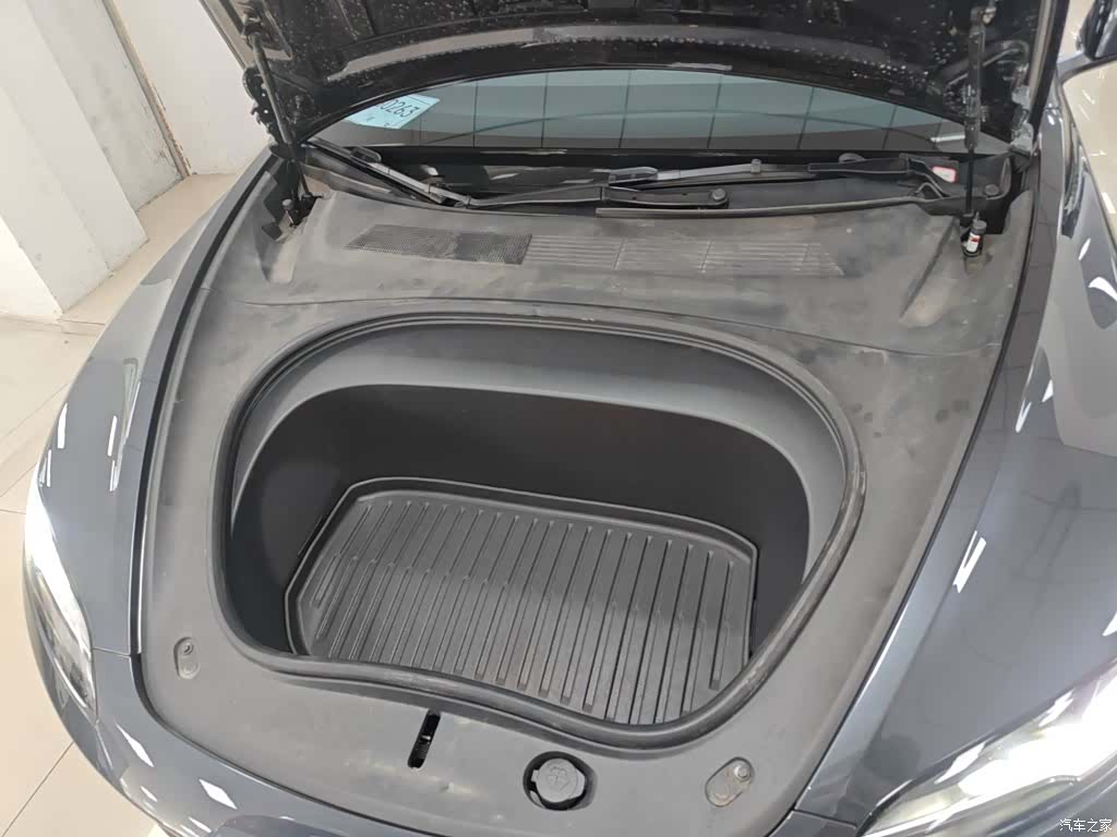 Tesla Model 3, 2025 20