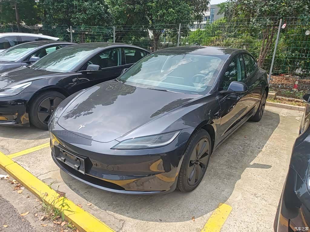Tesla Model 3, 2025 1