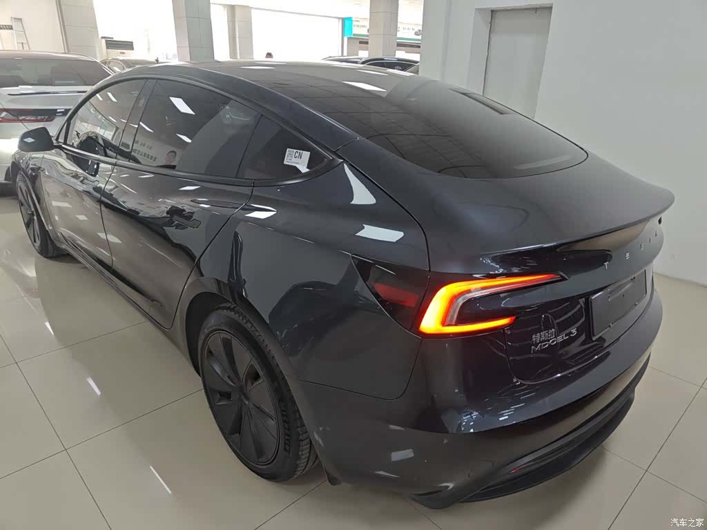 Tesla Model 3, 2025 все фото