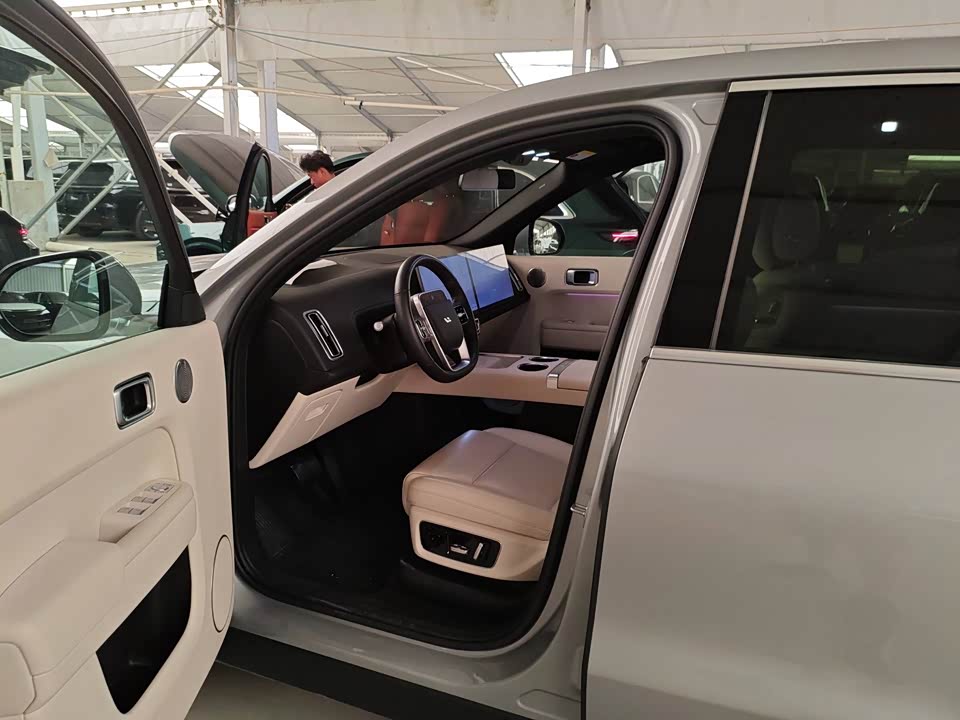 Li Auto Ideal L8