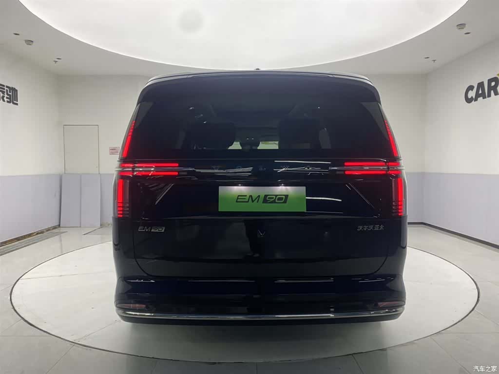 Volvo EM90, 2026 6