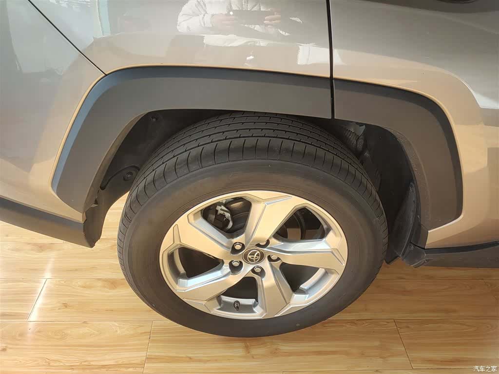 Toyota RAV4, 2023 25
