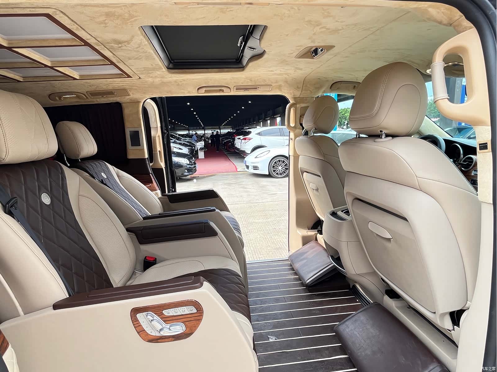 Mercedes-Benz V-Class, 2019 13