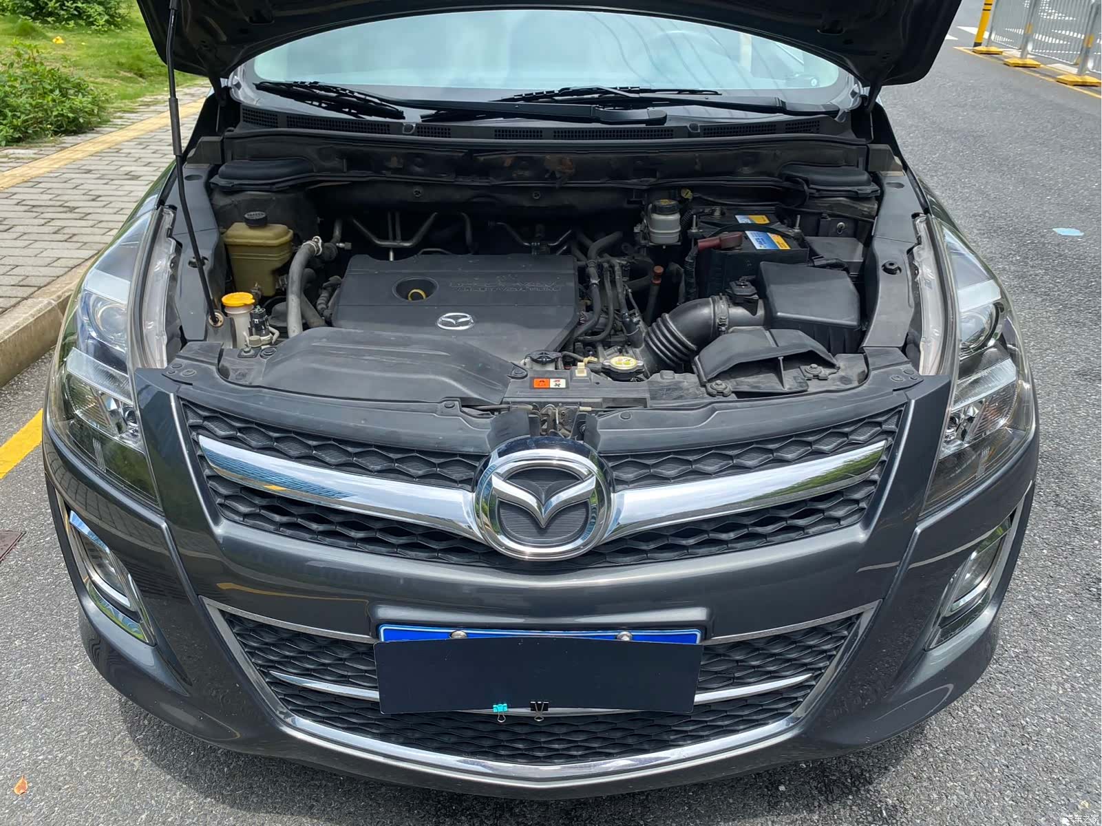 Mazda 8, 2011 17