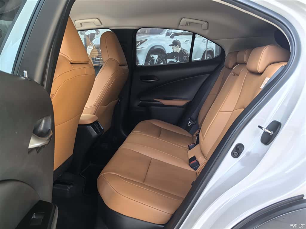 Lexus UX, 2023 6