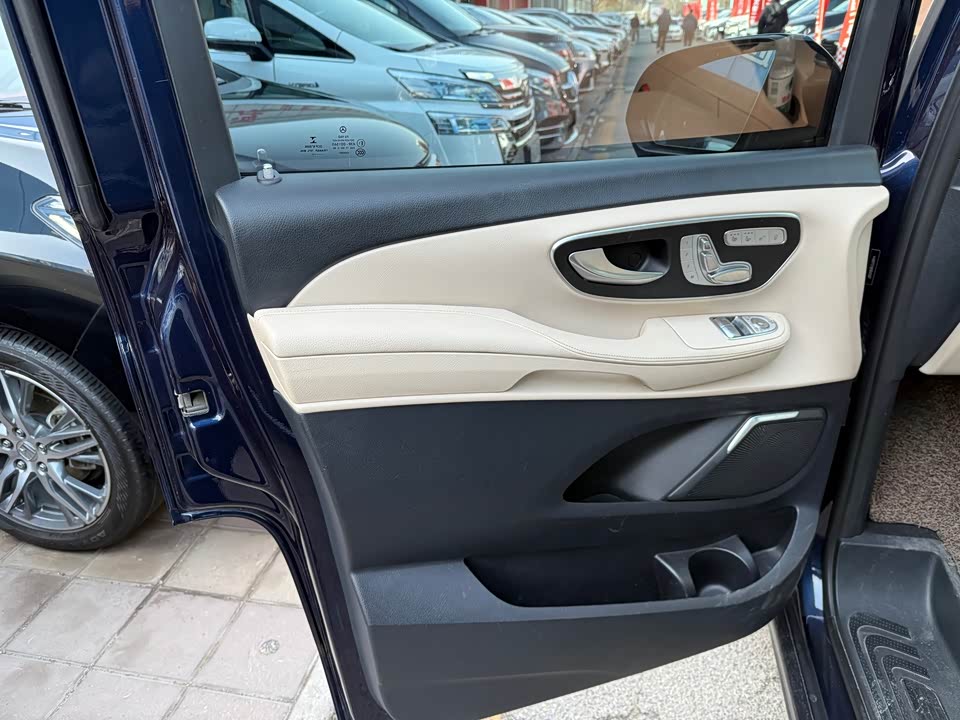 Mercedes-Benz V-class