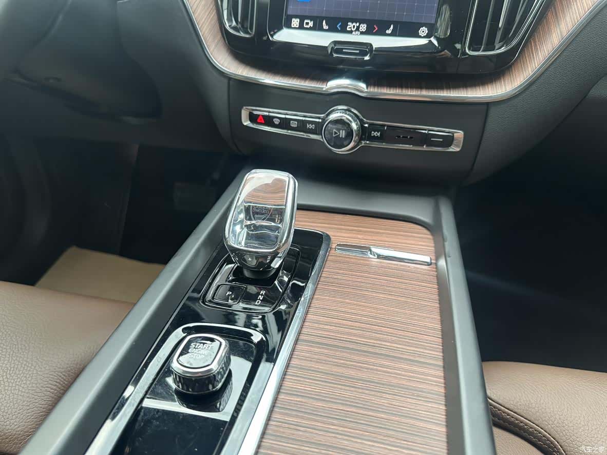 Volvo XC60, 2024 13