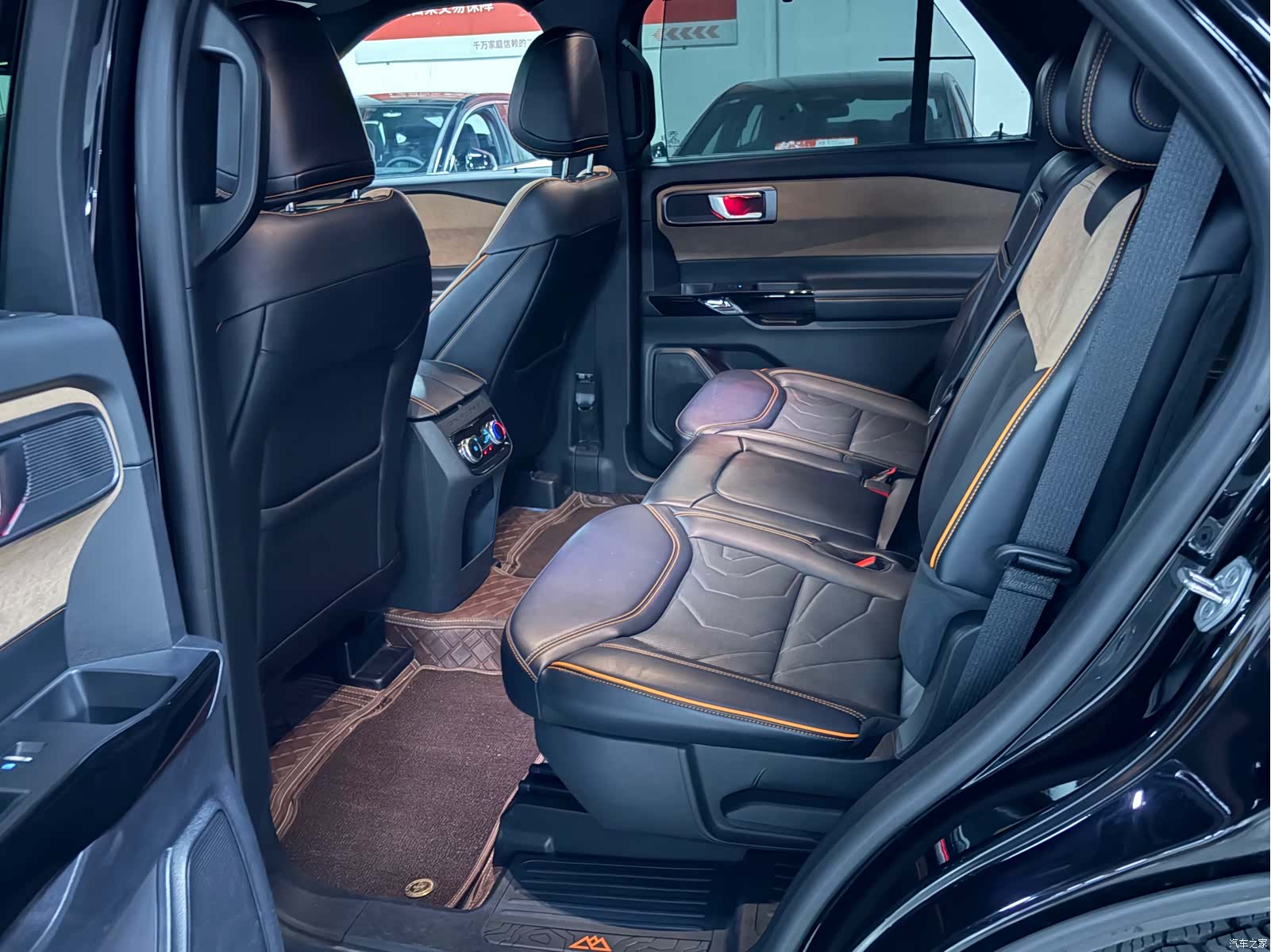 Ford Explorer, 2025 4