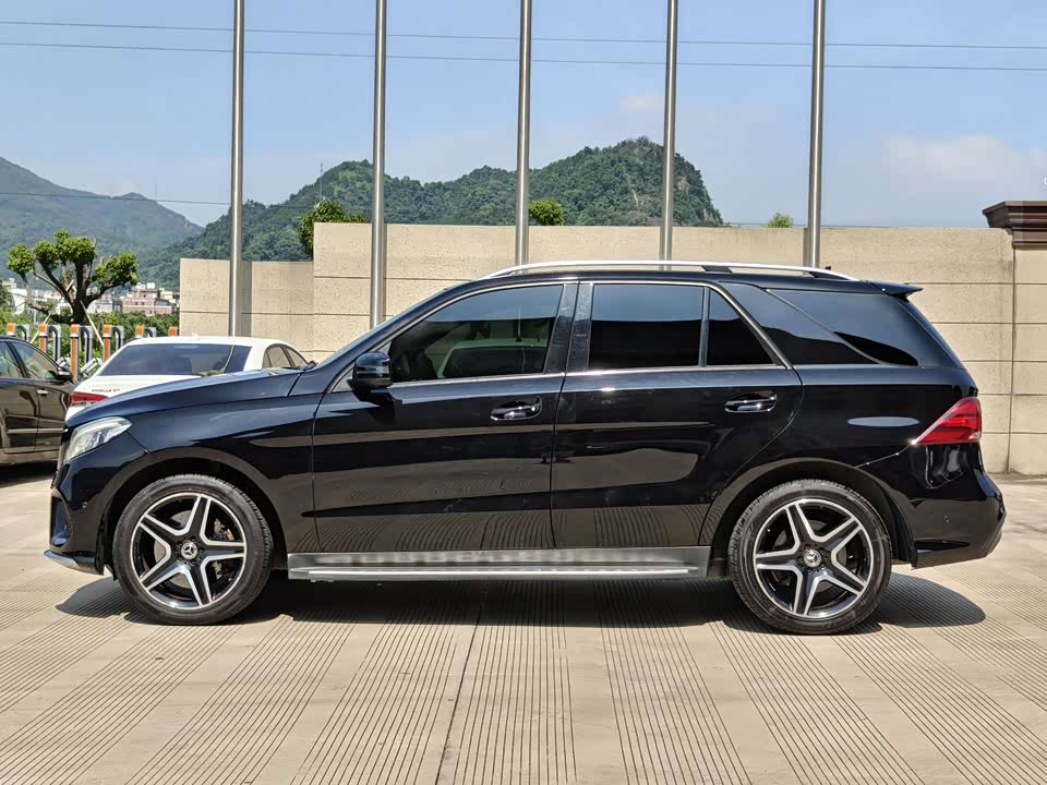 Mercedes-Benz GLE Mercedes-Benz GLE