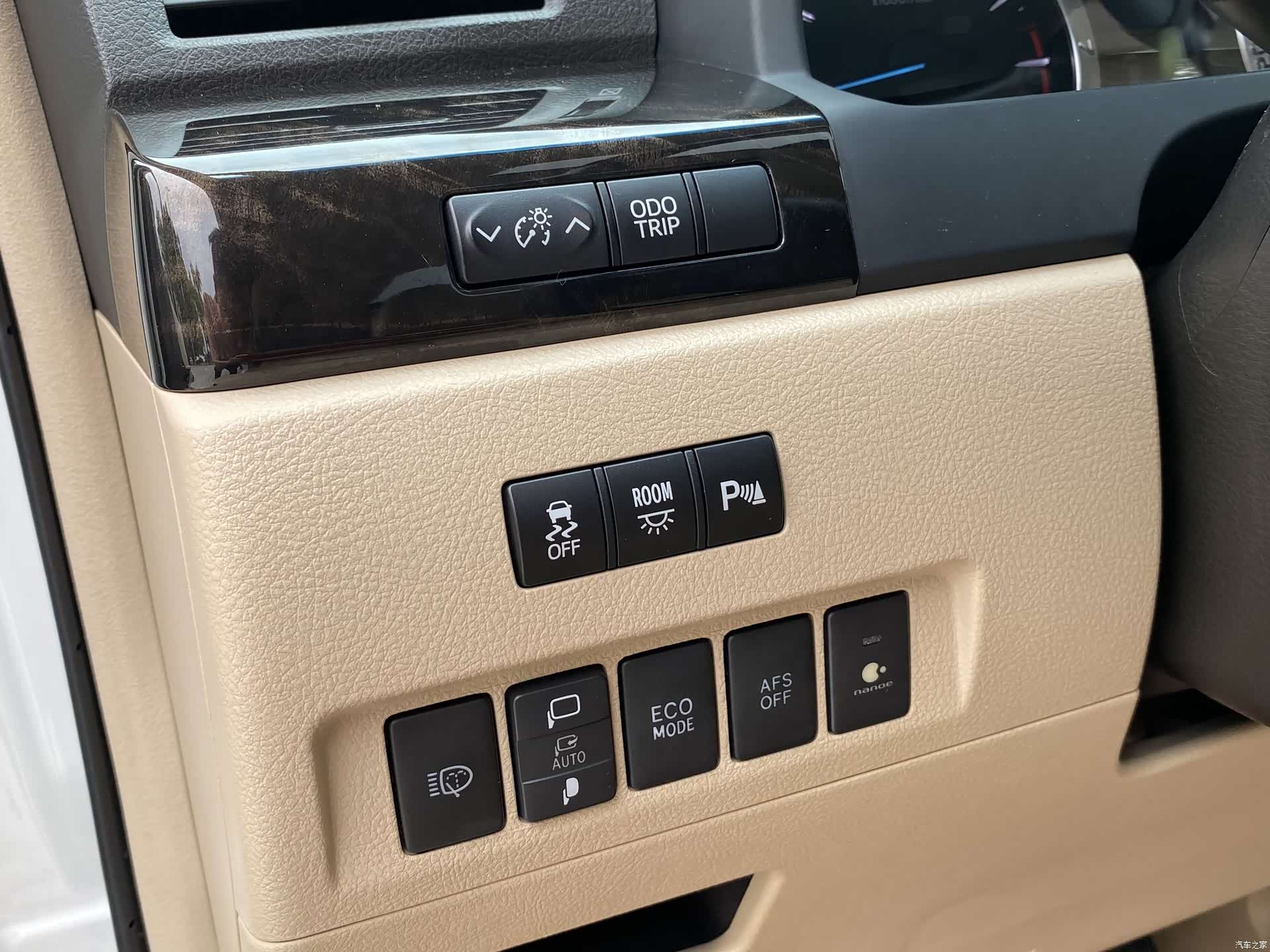 Toyota Alphard, 2012 16
