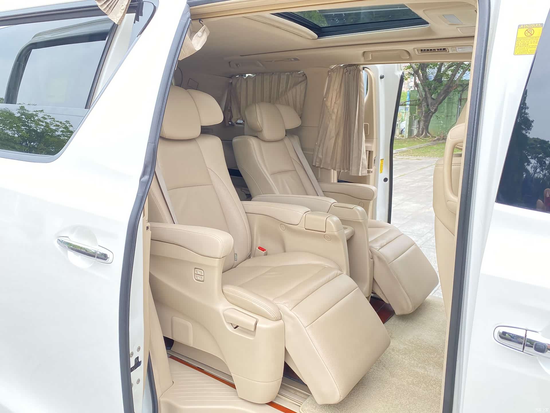 Toyota Alphard, 2012 17