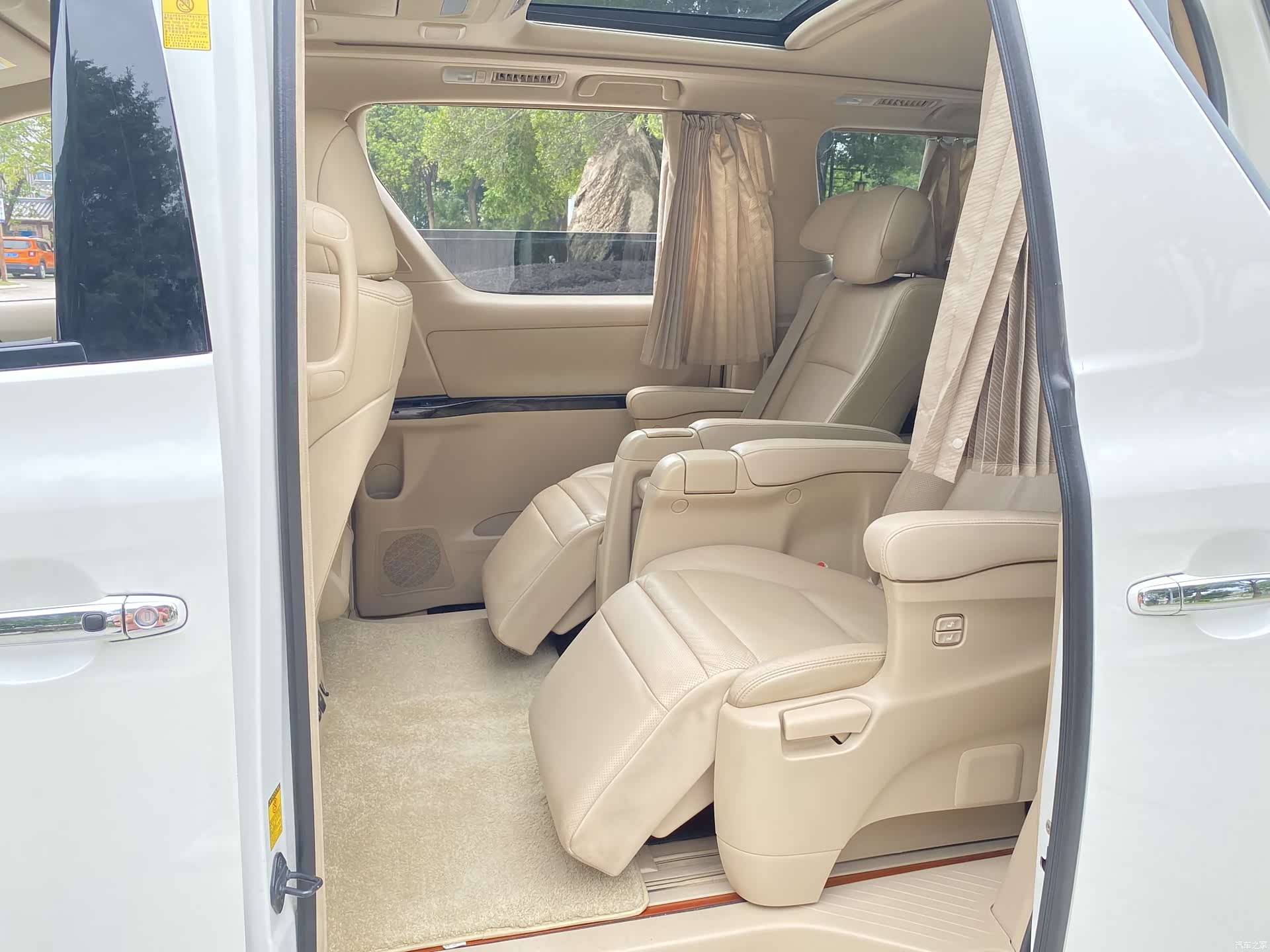 Toyota Alphard, 2012 6