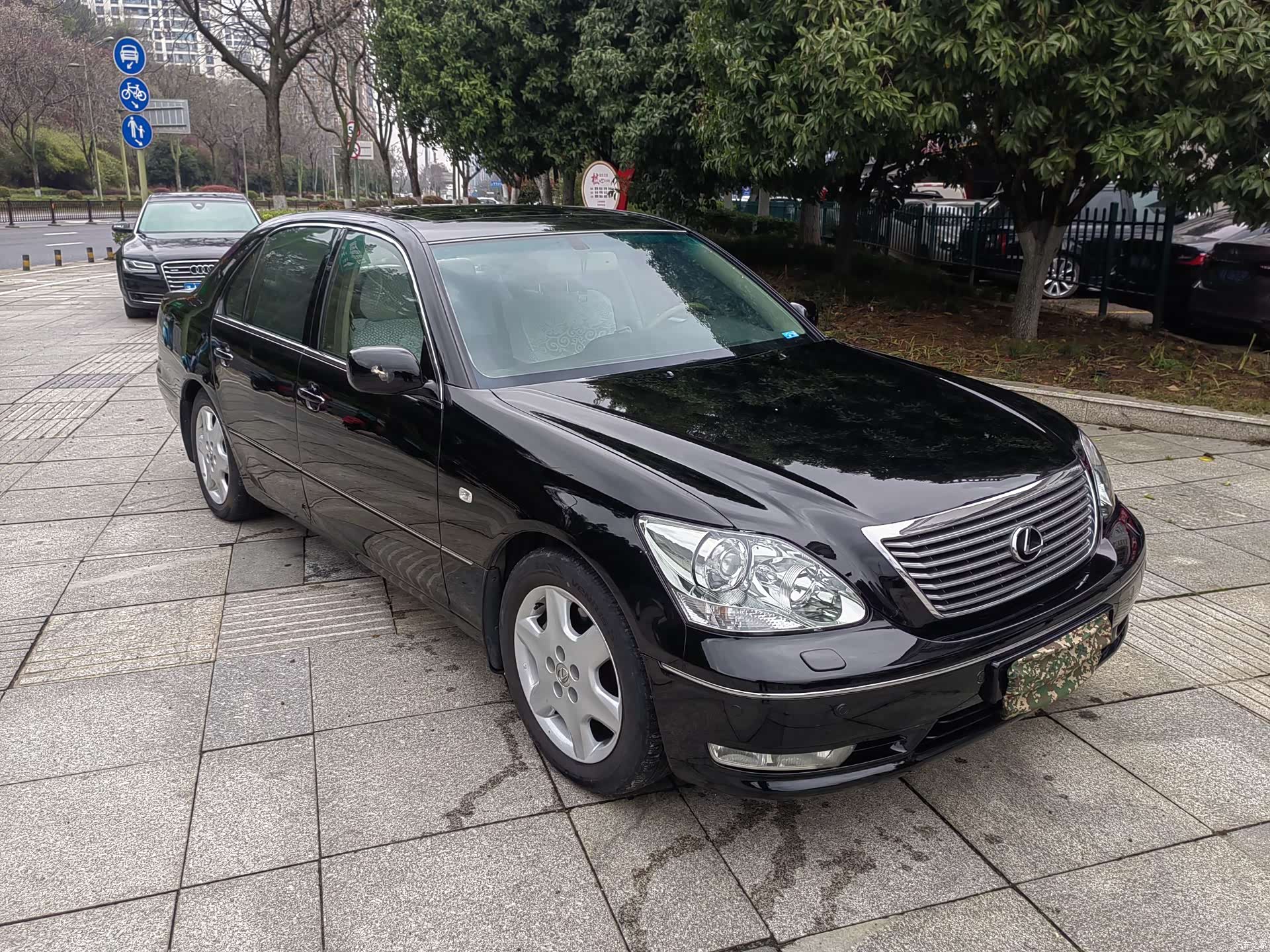 Lexus LS, 2005 3