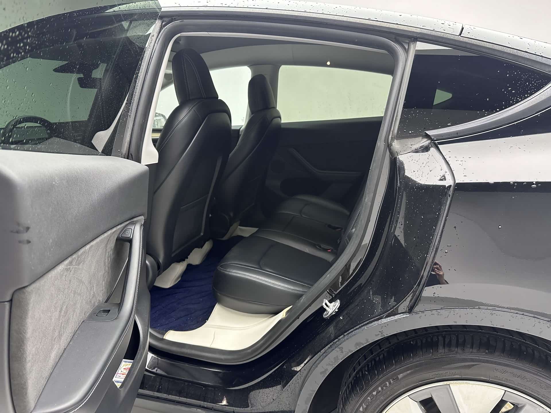 Tesla Model Y, 2022 16