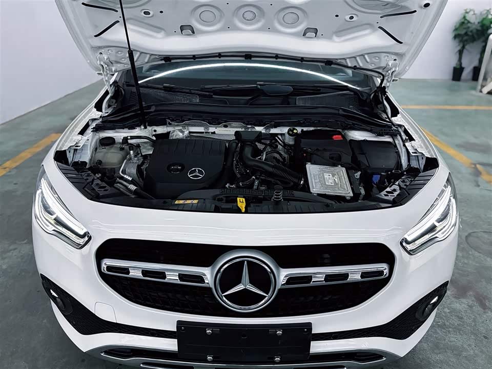Mercedes-Benz GLA Mercedes-Benz GLA