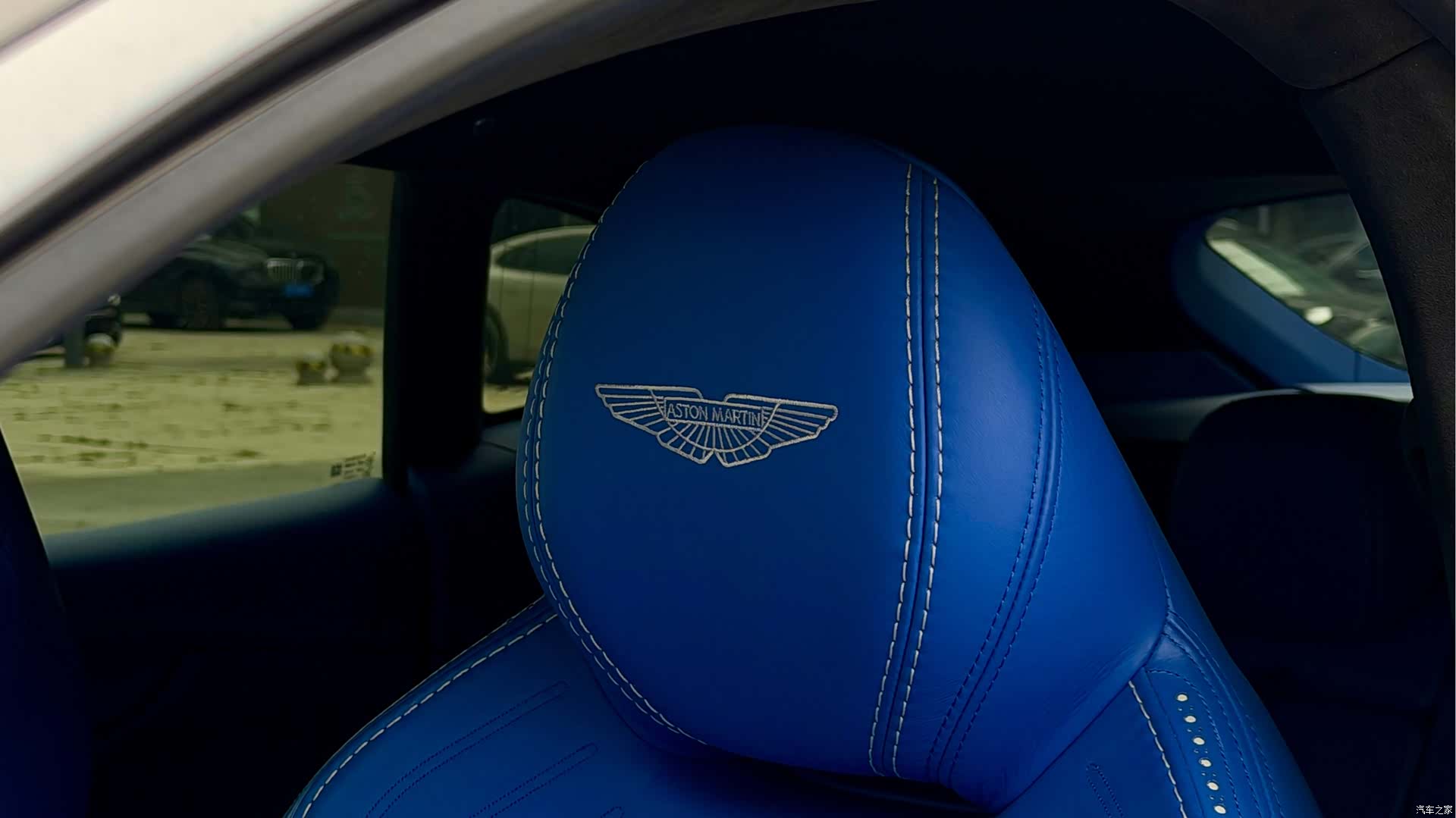 Aston Martin DBX, 2021 15