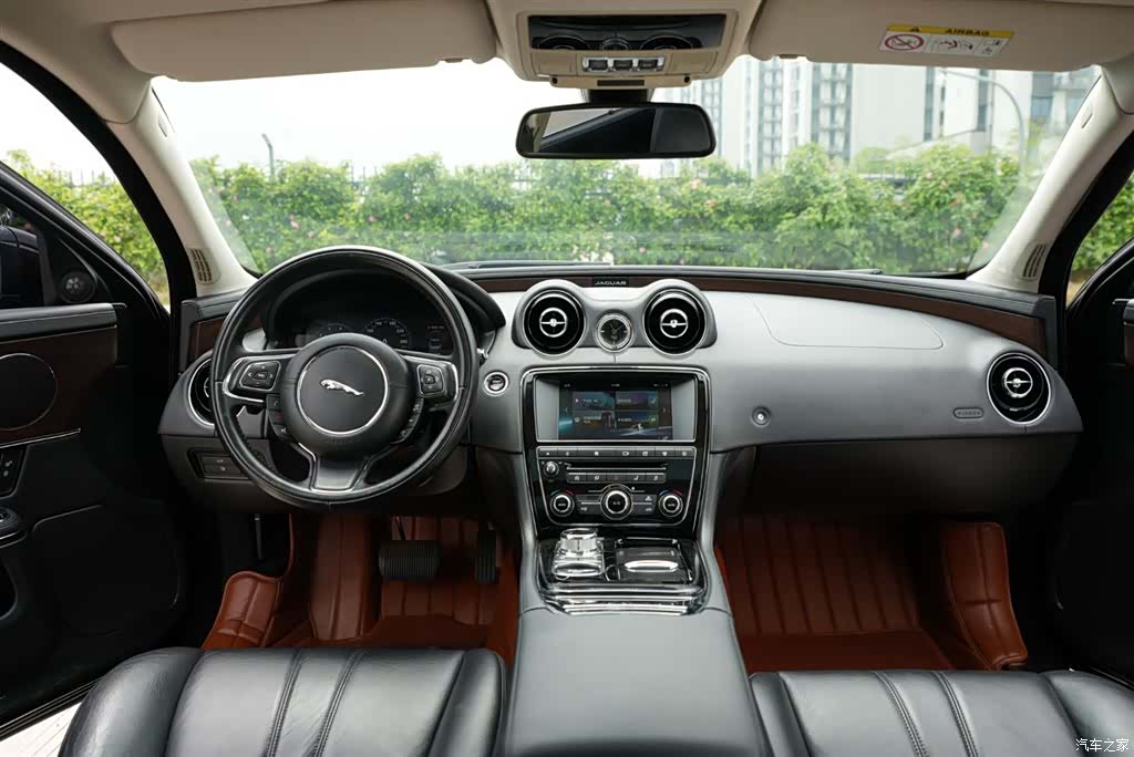 Jaguar XJ, 2017 9