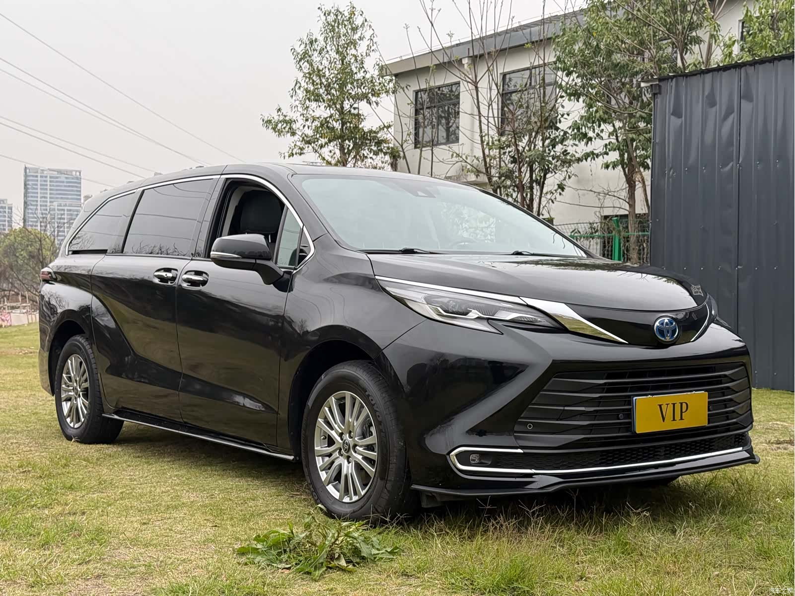 Toyota Sienna, 2022 3