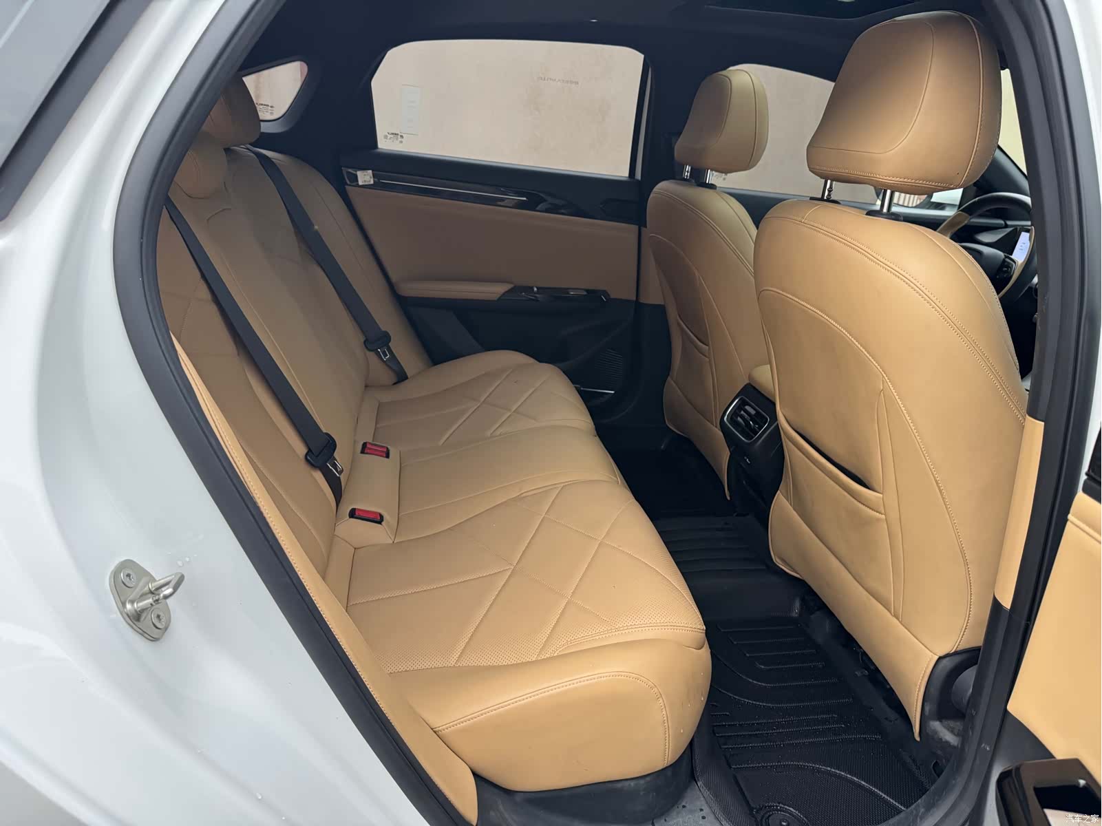 Geely Galaxy L6, 2023 21