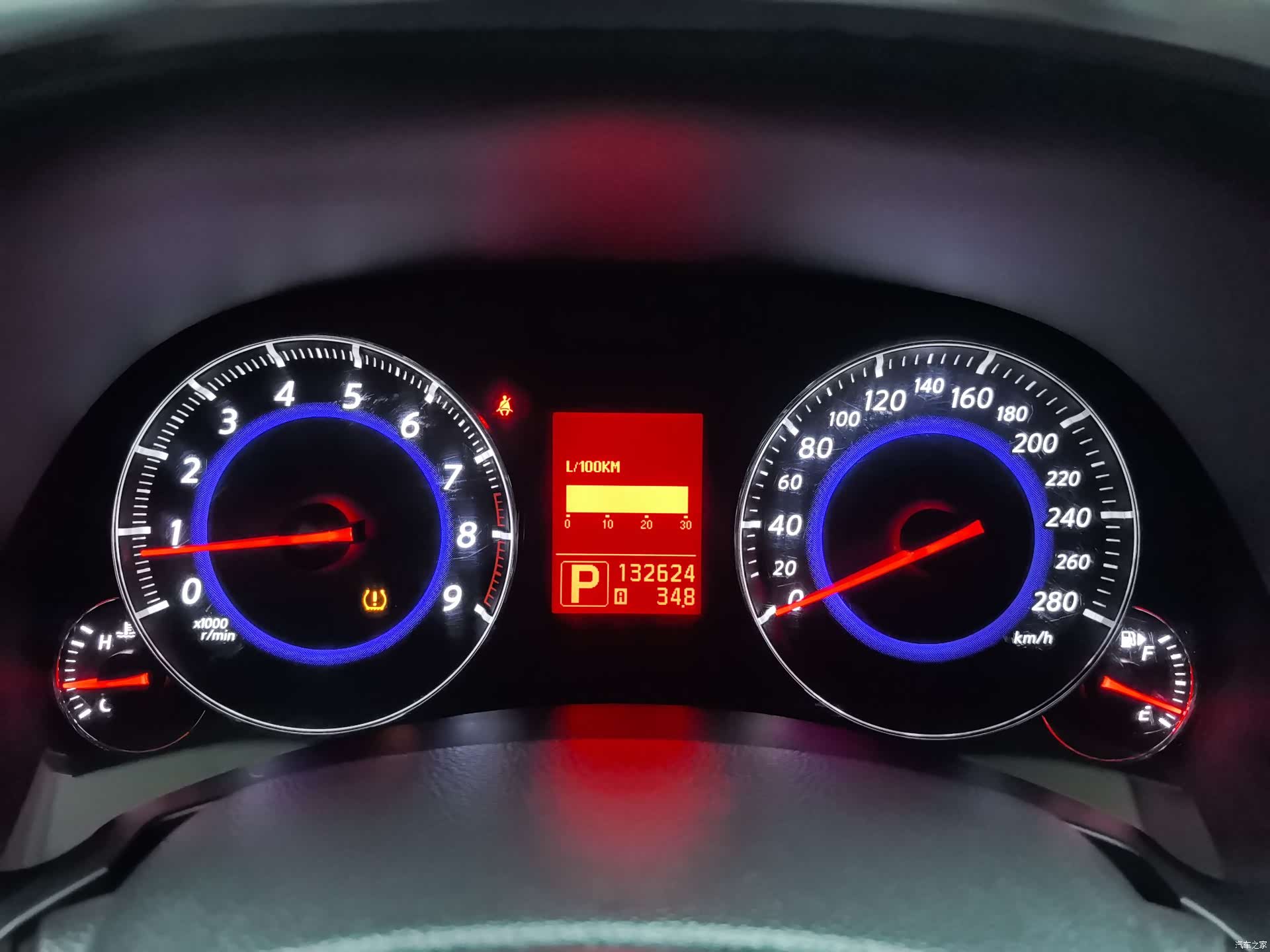 Infiniti FX35, 2012 10
